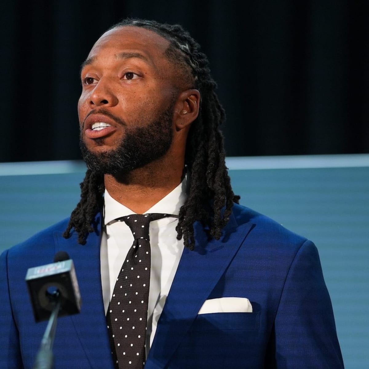 PHOTO: Pitt retires Larry Fitzgerald's number 