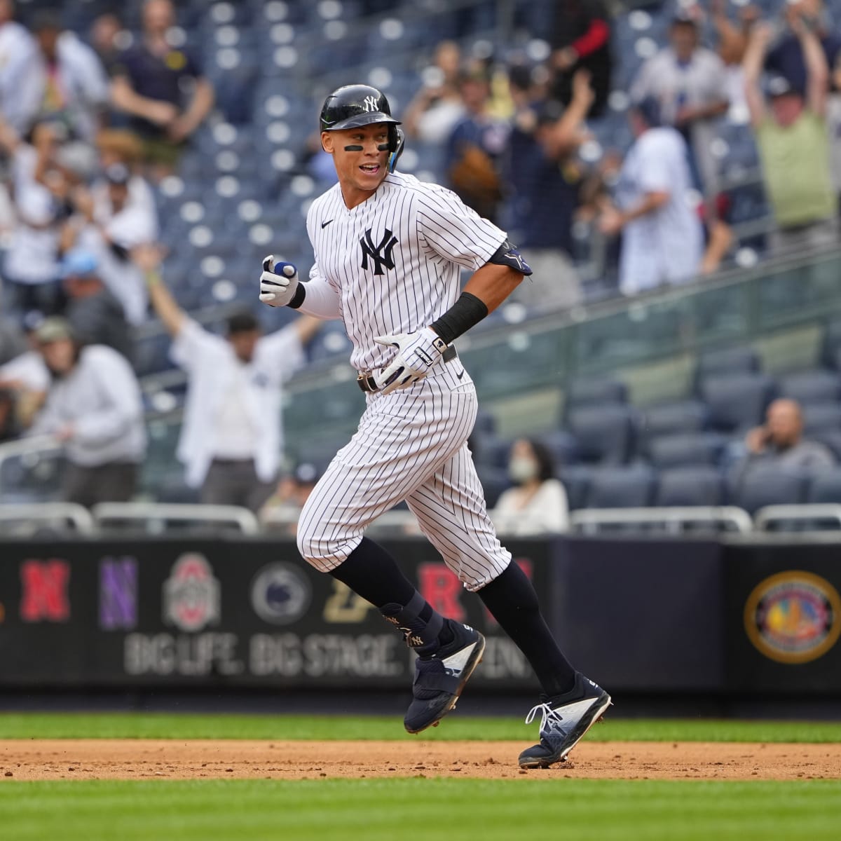 How tall does Aaron Judge tower over past Yankee walk years? - Pinstripe  Alley