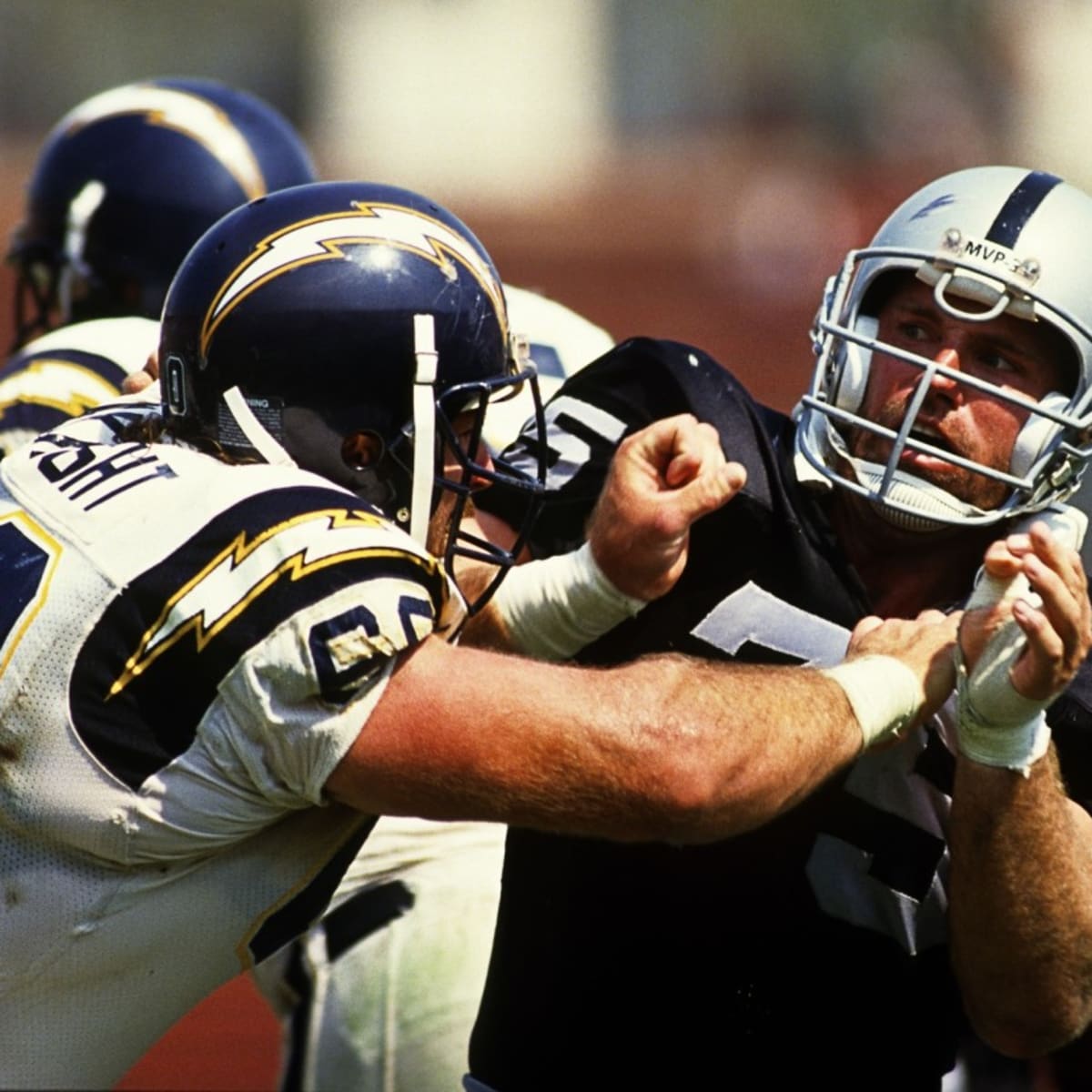 The Players' Tribune on X: On this day in 1984, Super Bowl XVIII was  dominated by the Los Angeles Raiders and Marcus Allen. Defeating the  Washington Redskins 38-9.  / X