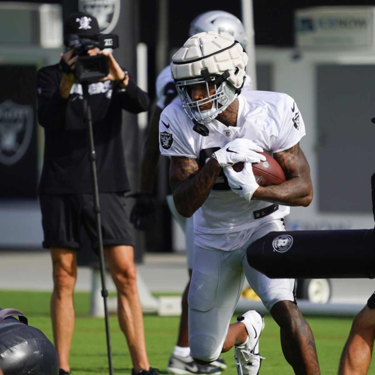 Las Vegas Raiders vs. Los Angeles Chargers live game updates, analysis -  Sports Illustrated Las Vegas Raiders News, Analysis and More