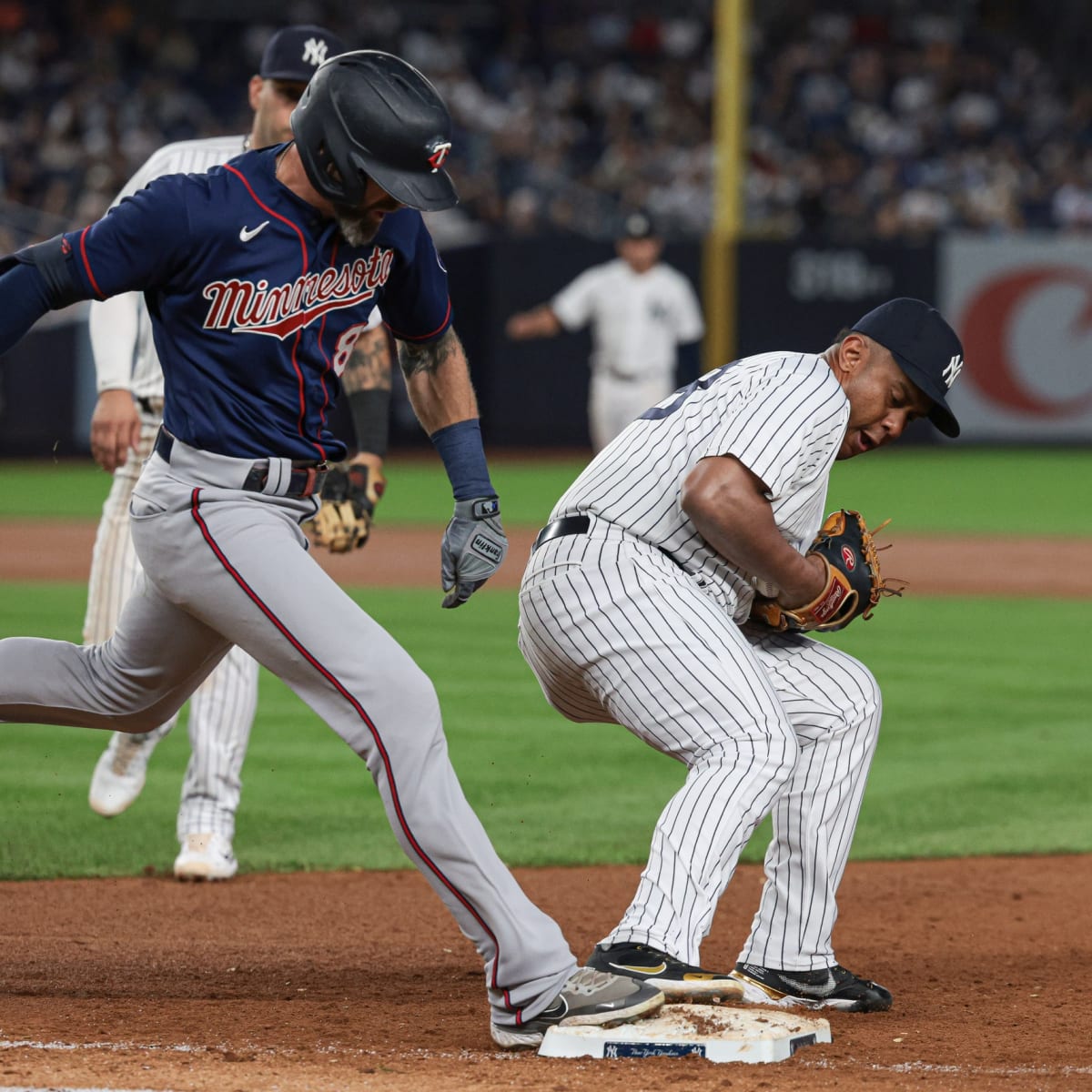 Yankees again power their way to victory over the Twins