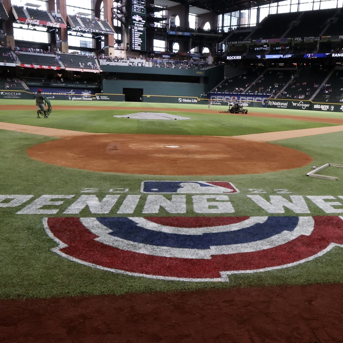 MLB experiments with bigger bases in Triple-A baseball