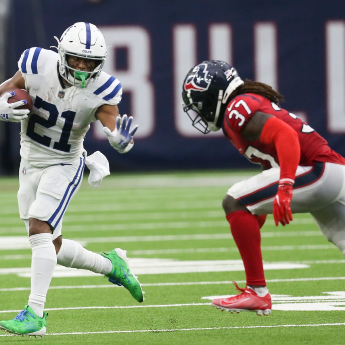 INDIANAPOLIS, IN - JANUARY 08: Indianapolis Colts quarterback Matt Ryan (2)  warms up before the game between the Houston Texans and the Indianapolis  Colts on January 8, 2023, at Lucas Oil Stadium