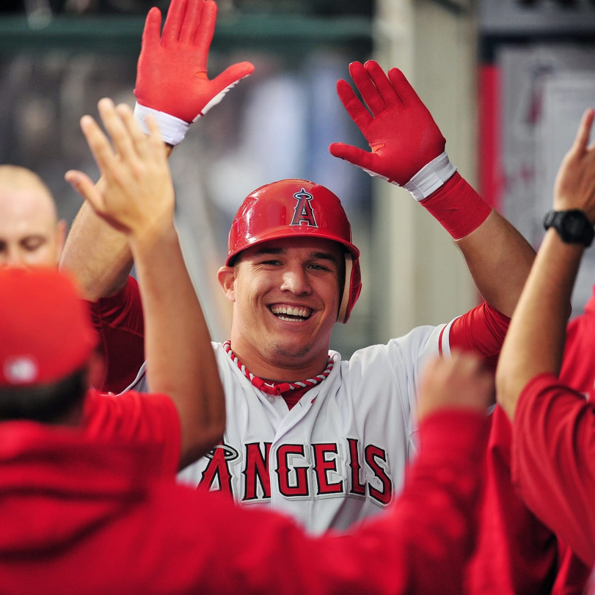 Mike Trout Los Angeles Angels UNSIGNED 8x10 PHOTO (F)