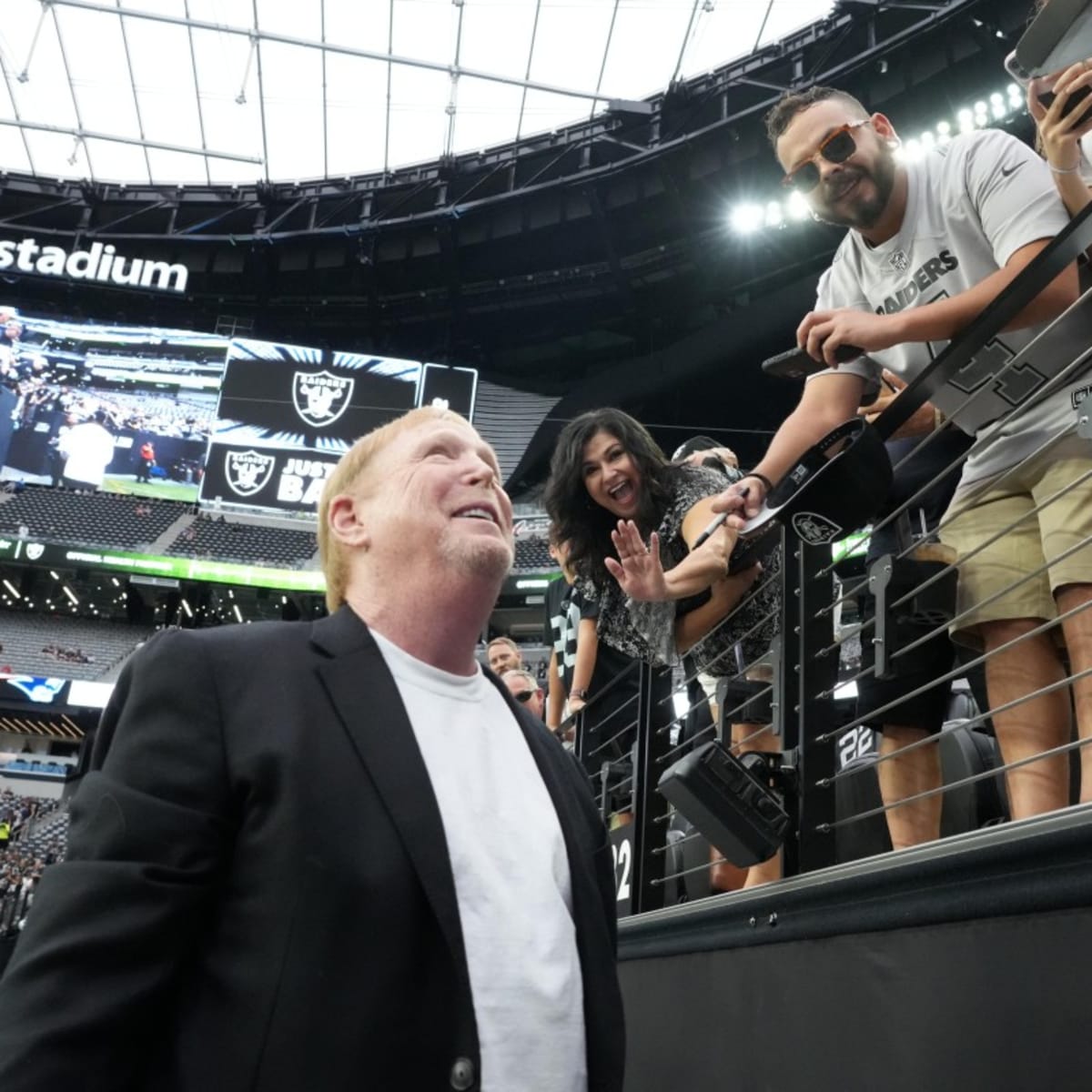 Raiders owner Mark Davis rails against Oakland 'disrespect,' has sole focus  on Las Vegas