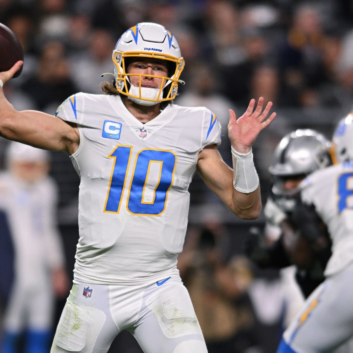 Los Angeles Chargers vs Las Vegas Raiders - January 10, 2022