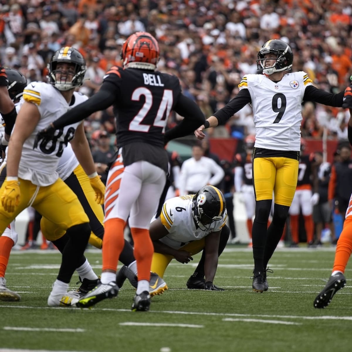 Steelers 23-20 Bengals (OT): Cincinnati madness: Burrow throws 4 INTs,  Bengals miss walk-off XP/FG, Steelers win in final play