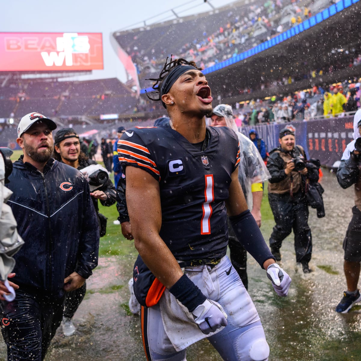 Justin Fields rallies Chicago Bears for stunning upset win - Sports  Illustrated Chicago Bears News, Analysis and More