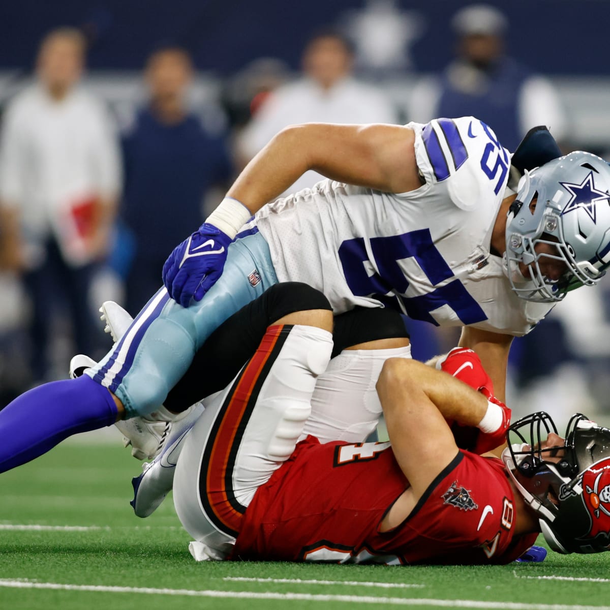 Leighton Vander Esch of Dallas Cowboys could miss game vs. Giants