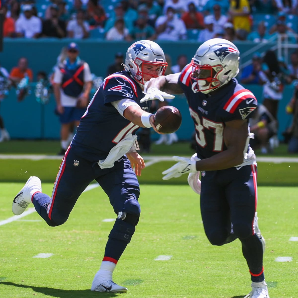 New England Patriots vs. Pittsburgh Steelers Week 2: How to Watch, Betting  Odds - Sports Illustrated New England Patriots News, Analysis and More