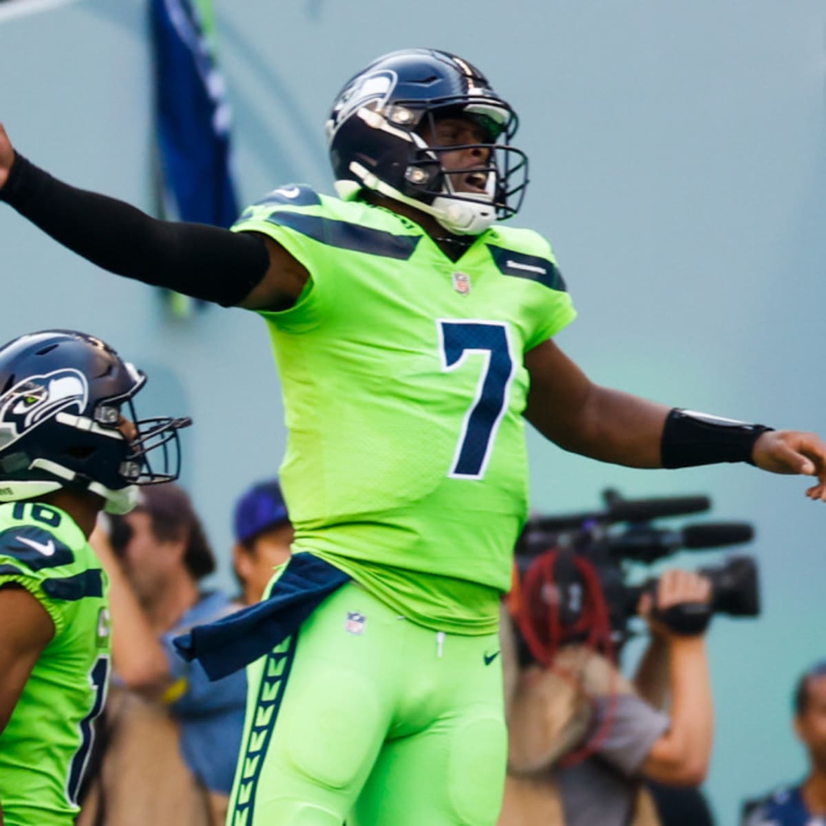 Geno Smith, questionable FG call spoil Russell Wilson's Seattle return