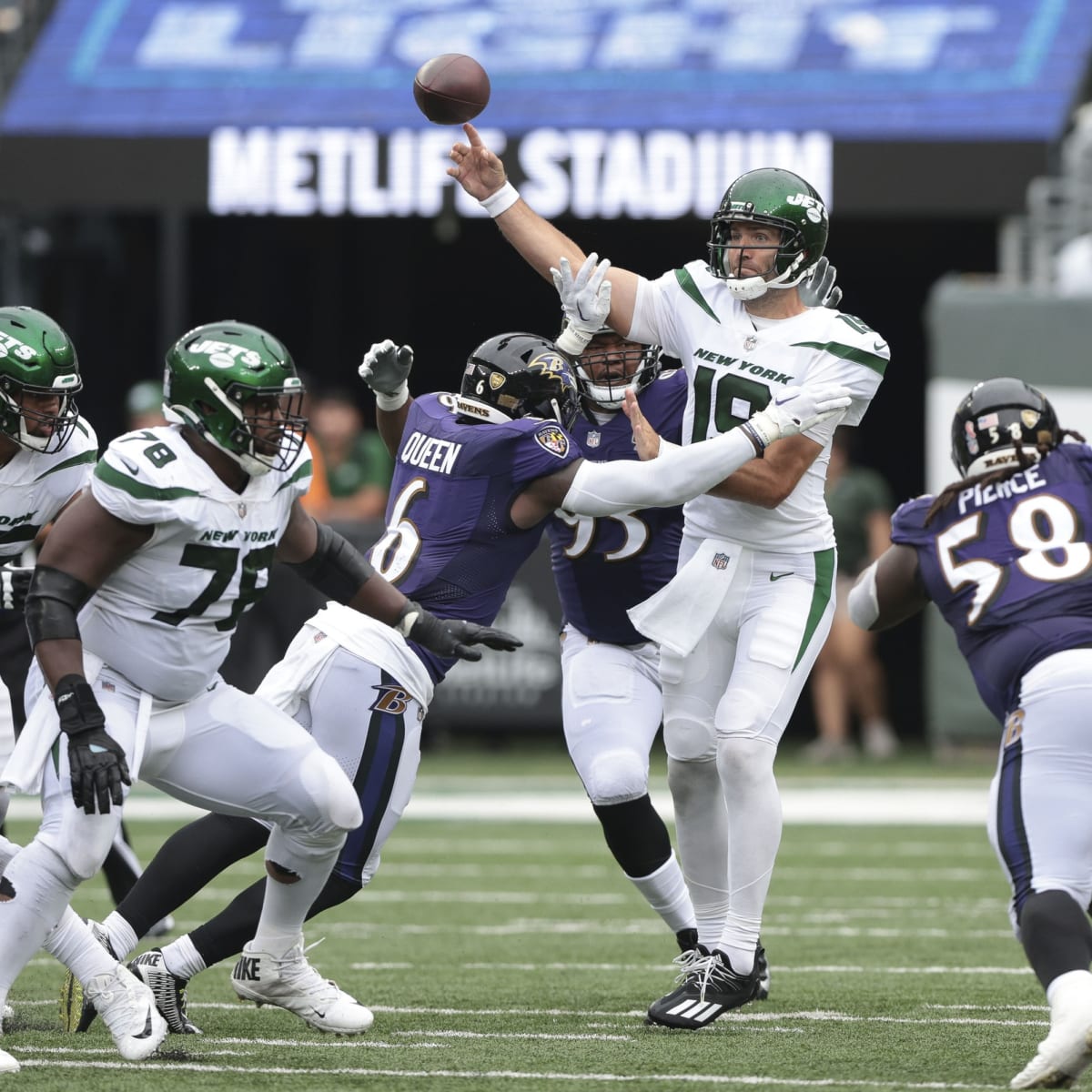 Jets Players Lined Up for Lamar Jackson's Jersey Swap