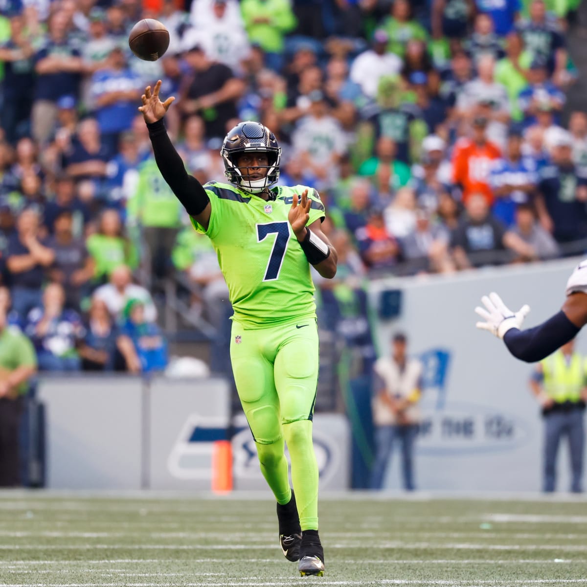 Let Geno Cook? Seahawks offense passed a lot more than many expected in  Week 1 - Field Gulls