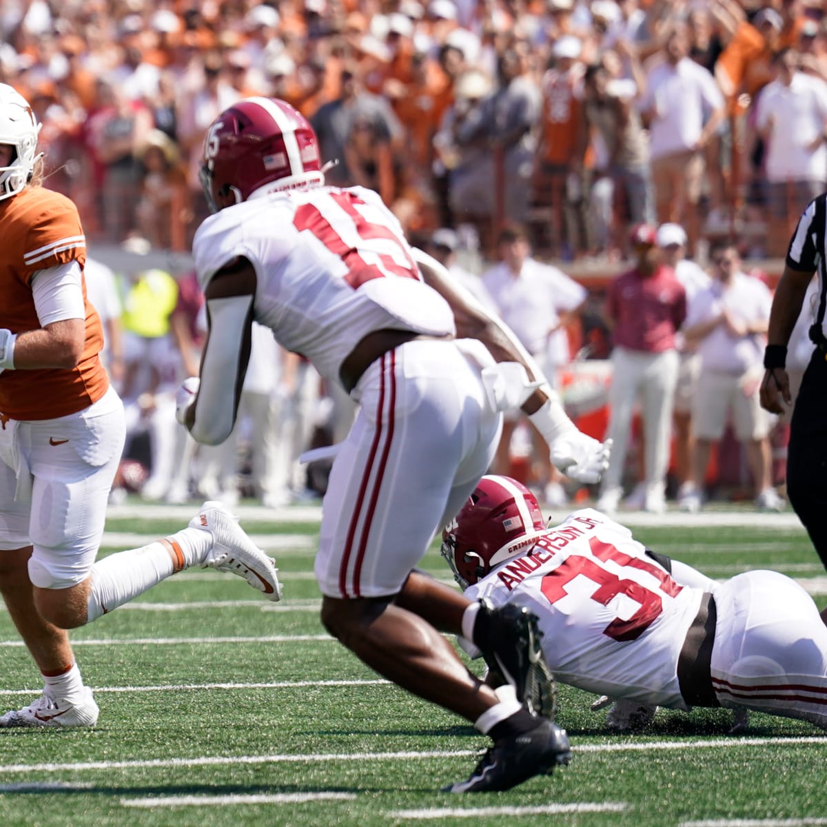 Texas DT T'Vondre Sweat announces return for 2023 season - Burnt