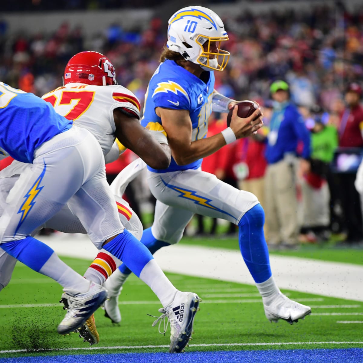 Los Angeles Chargers vs. Kansas City Chiefs Betting Odds: Week 11 Point  Spread, Moneyline, Over/Under - Sports Illustrated Los Angeles Chargers  News, Analysis and More