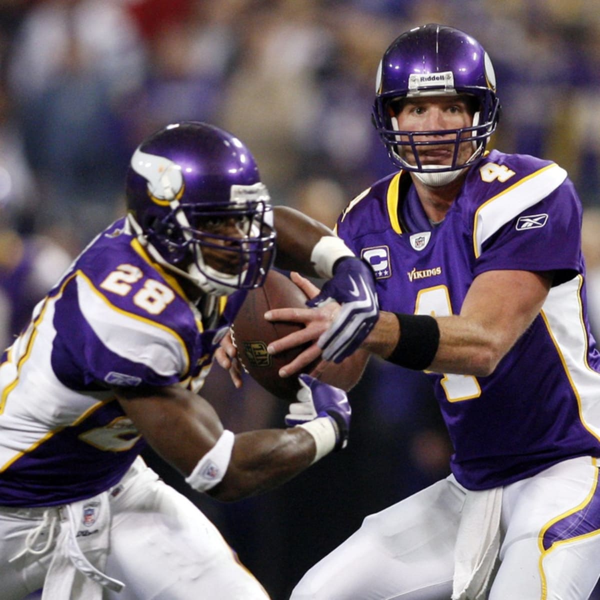 Adrian Peterson breaks down what it was like having Brett Favre