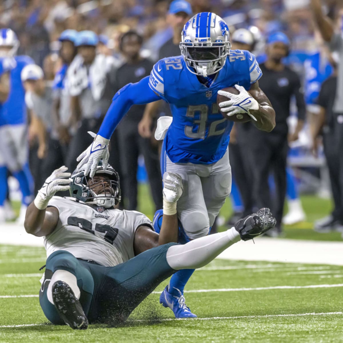 Detroit Lions RT Penei Sewell ranks among the Top 10 NFL offensive