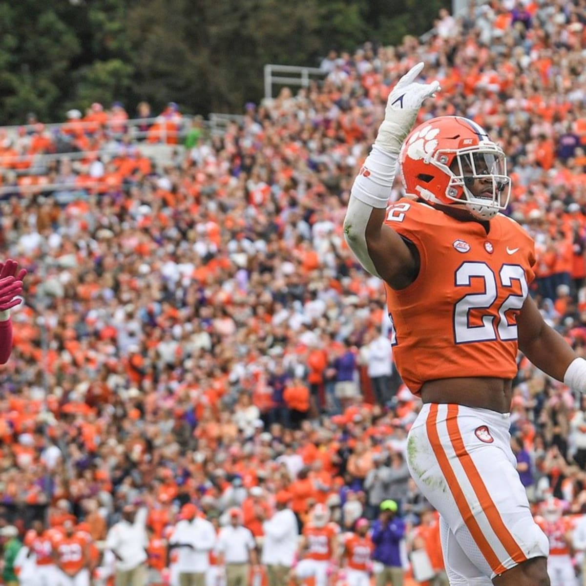 Linebacker Trenton Simpson of Clemson participates in a drill during  News Photo - Getty Images