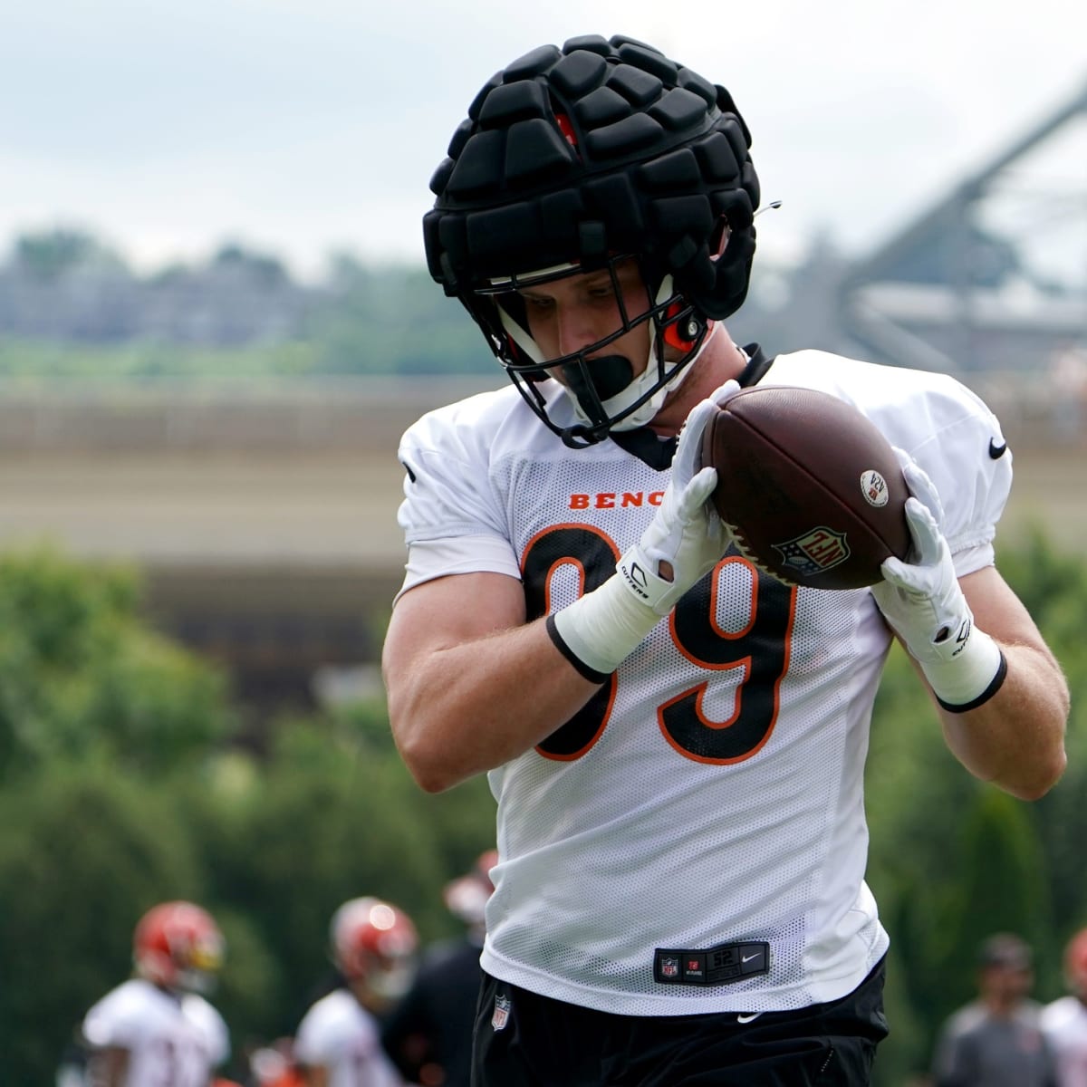 CINCINNATI, OH - JUNE 08: Cincinnati Bengals tight end Drew Sample (89)  during the Cincinnati Bengals OTA on June 8, 2021 at the Cincinnati Bengals  training facility in Cincinnati, OH. (Photo by