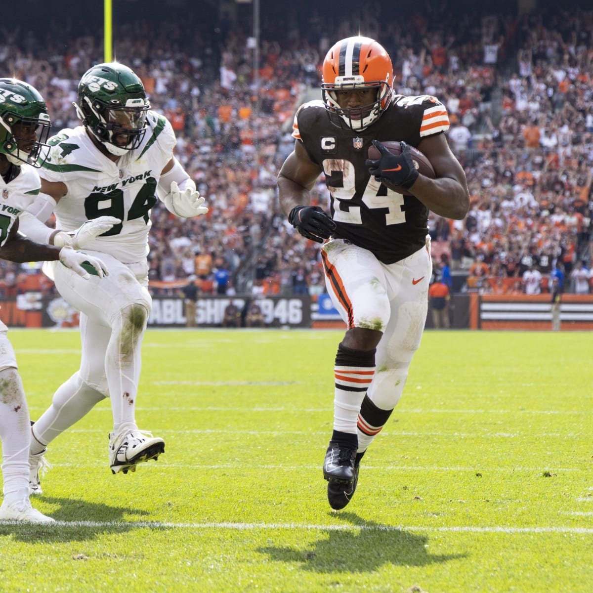 Nick Chubb scores twice as Cleveland Browns batter Cincinnati