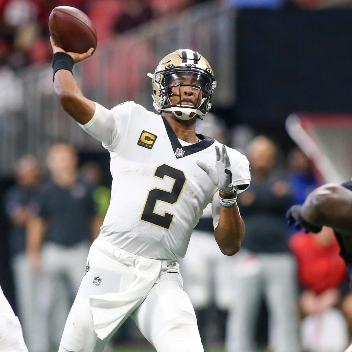 Jameis Winston injury: Saints QB playing with four back fractures