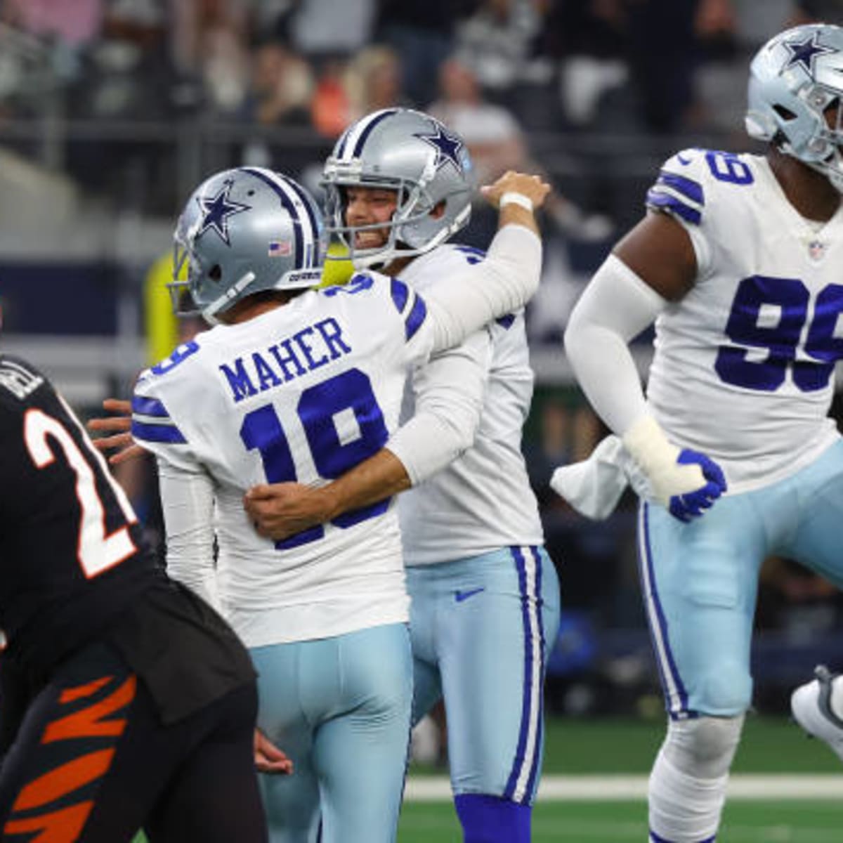 Cincinnati, OH, USA. 13th Dec, 2020. Dallas Cowboys wide receiver Amari  Cooper #19 during NFL football game action between the Dallas Cowboys and  the Cincinnati Bengals at Paul Brown Stadium on December