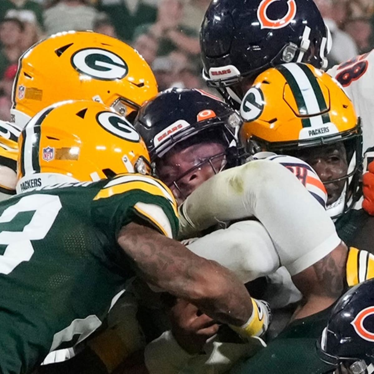 Green Bay defense bottles up Fields, Chicago to maintain