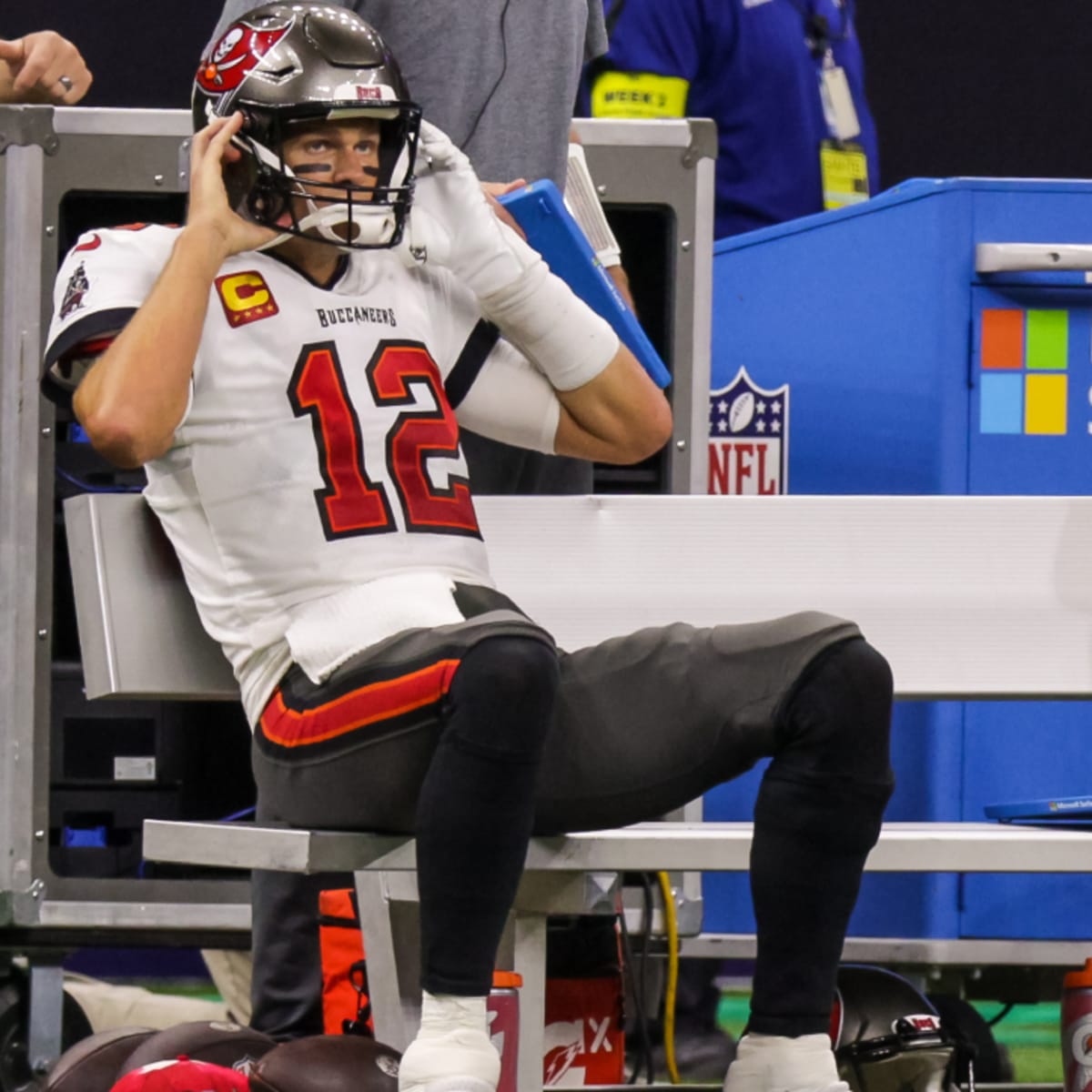 Tom Brady destroys tablet after interception vs Saints [VIDEO