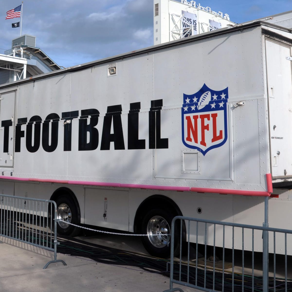 Week 2 MNF doubleheader will feature occasional double-box, SVP calling  highlights and updates