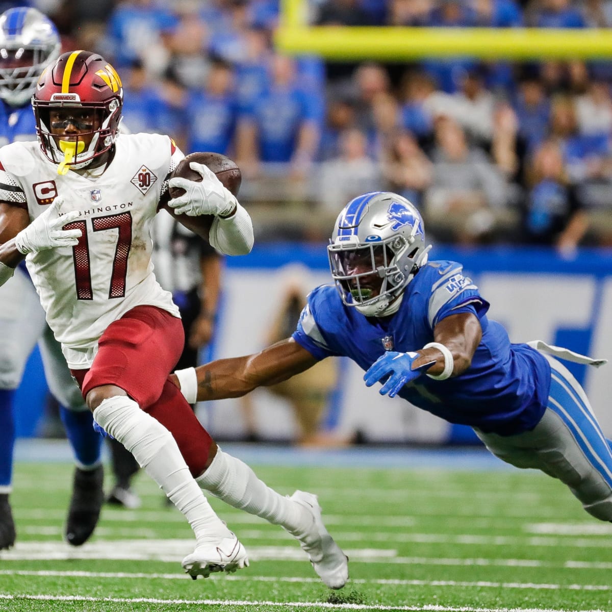 Washington Commanders wide receiver Terry McLaurin (17) runs