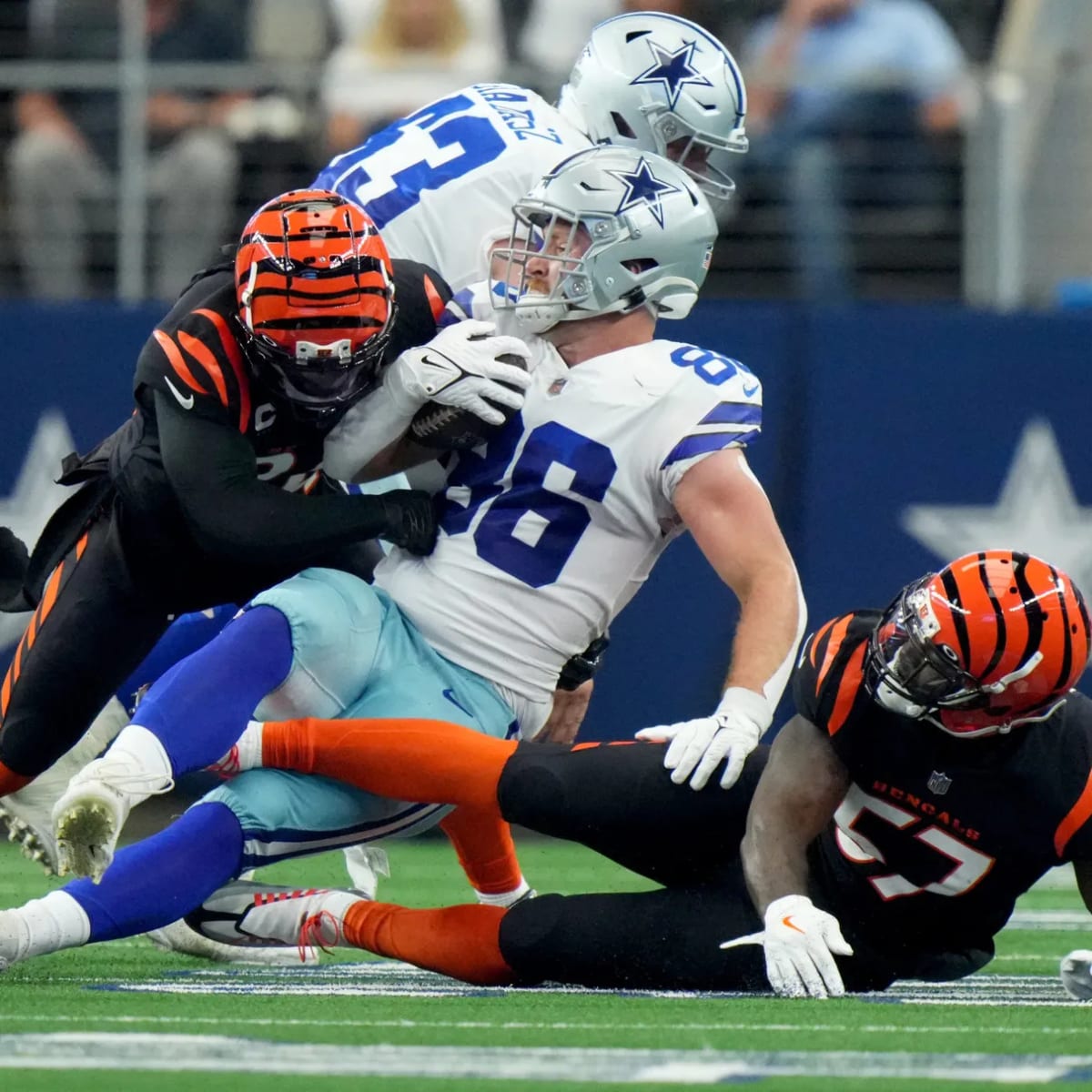 TE Schultz missed end of Cowboys' game-winning drive, knee to be evaluated