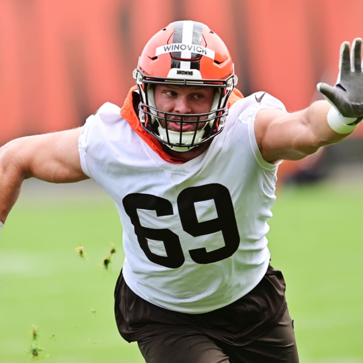 Browns defensive ends Alex Wright, Isaiah Thomas could miss