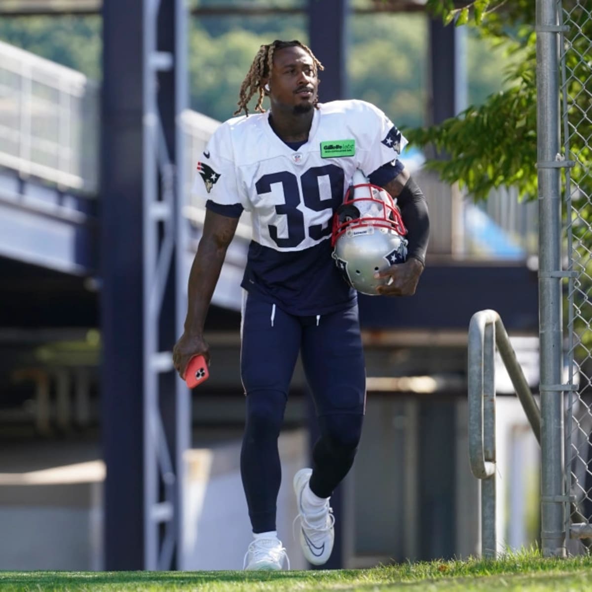 Patriots lose veteran practice squad CB to Titans