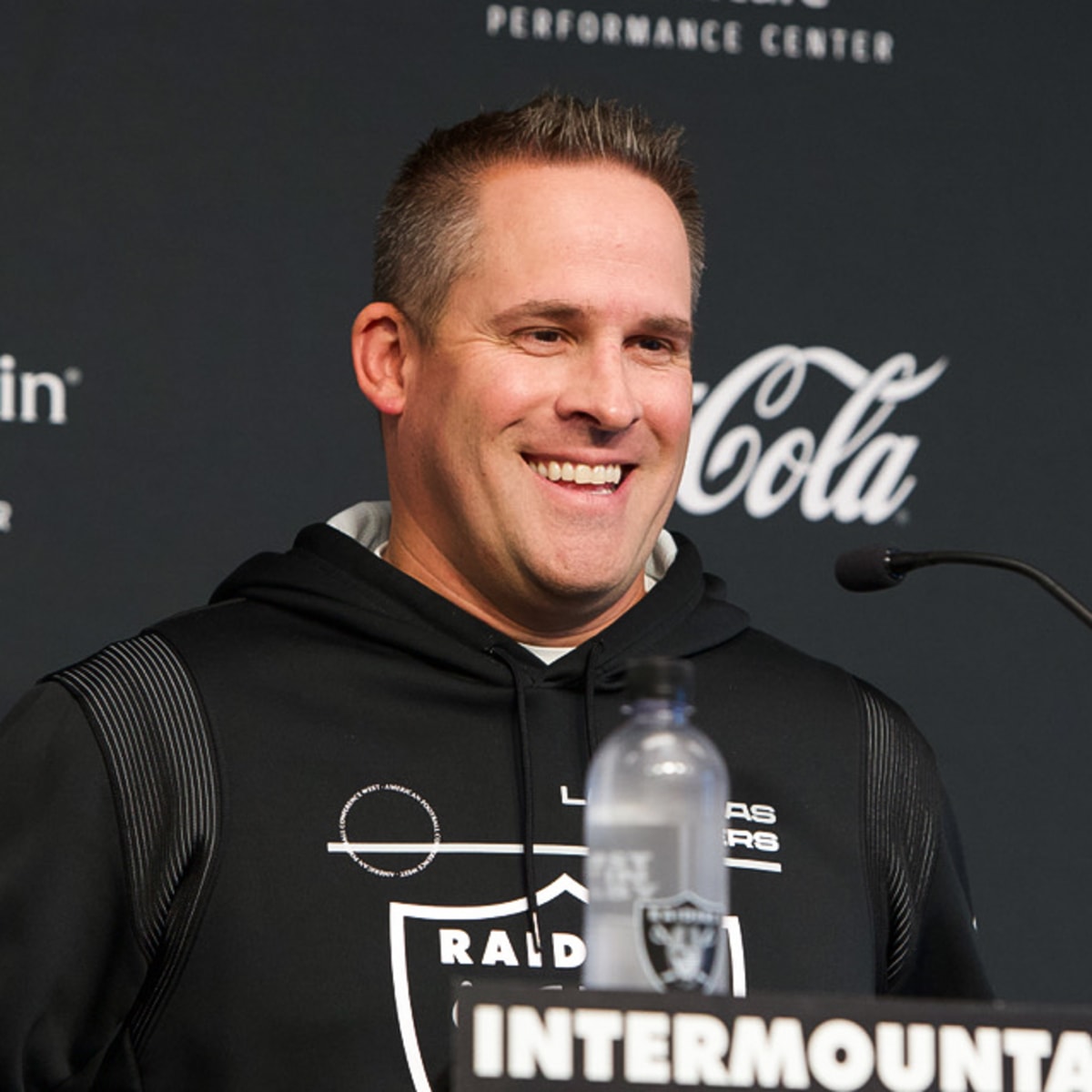 Josh McDaniels is confident in second season with the Raiders - Sports  Illustrated