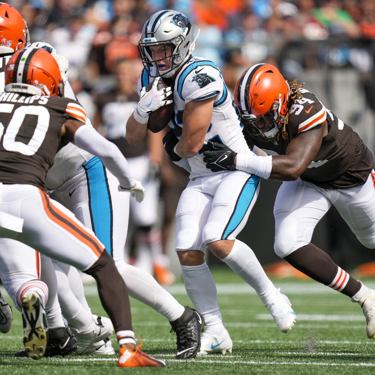 Browns rookie DE Alex Wright learning from the positive and negative in  Jadeveon Clowney's Cleveland tenure 