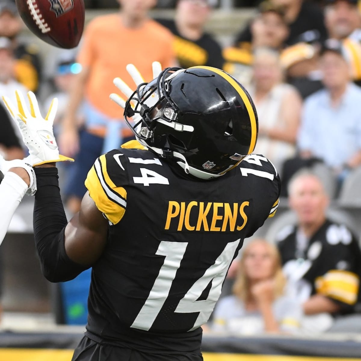 Pittsburgh Steelers wide receiver George Pickens (14) runs up the field  during an NFL football game against the Cleveland Browns, Thursday, Sept.  22, 2022, in Cleveland. (AP Photo/Kirk Irwin Stock Photo - Alamy