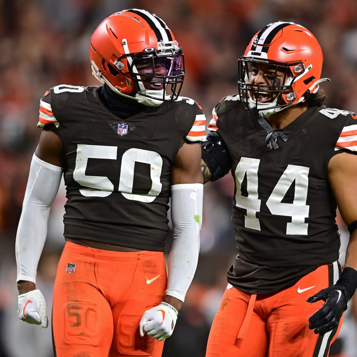 Browns' Phillips 'likely' done for year with pectoral injury