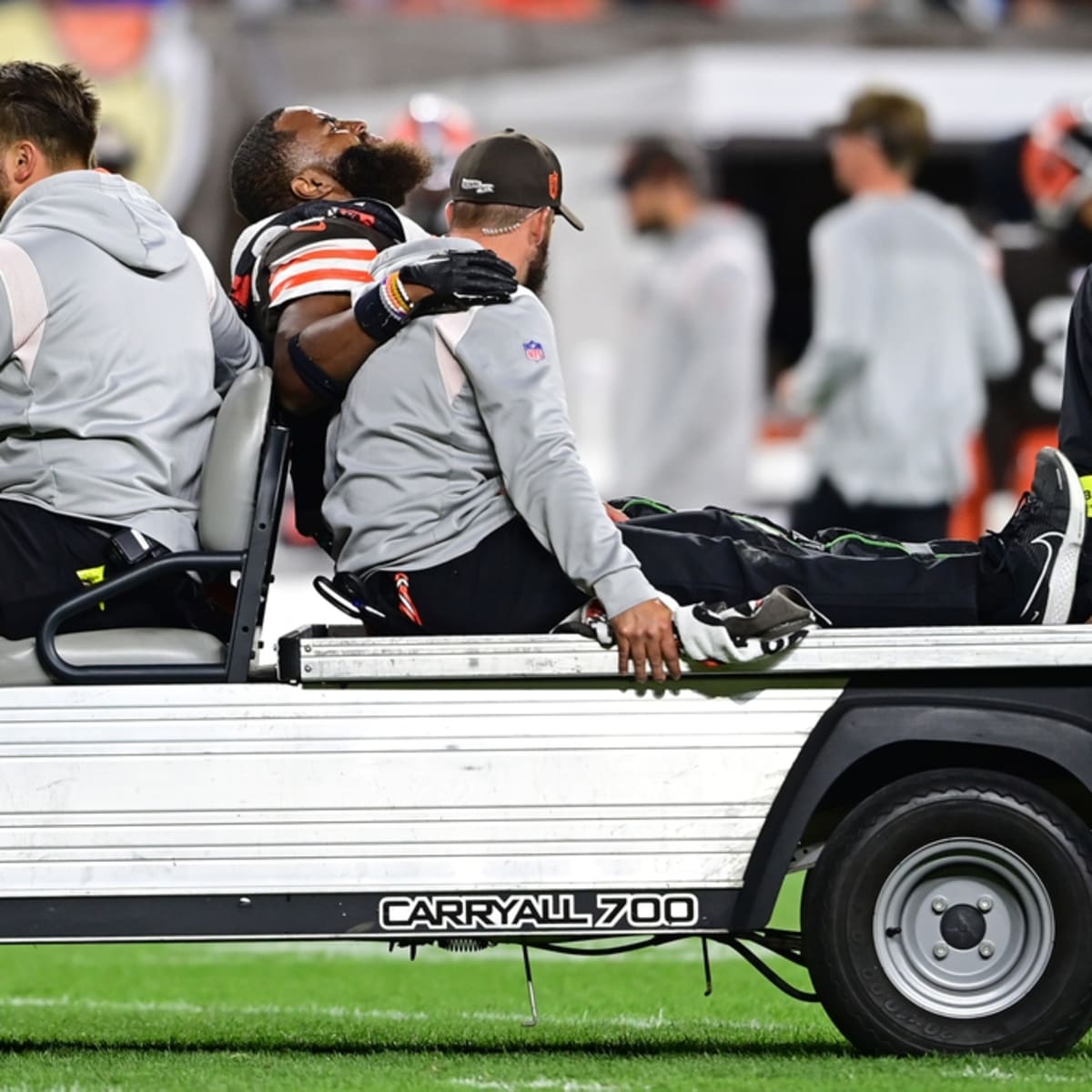 Browns LB Anthony Walker Jr. out for the season with a torn quad tendon  that will require surgery, source says 