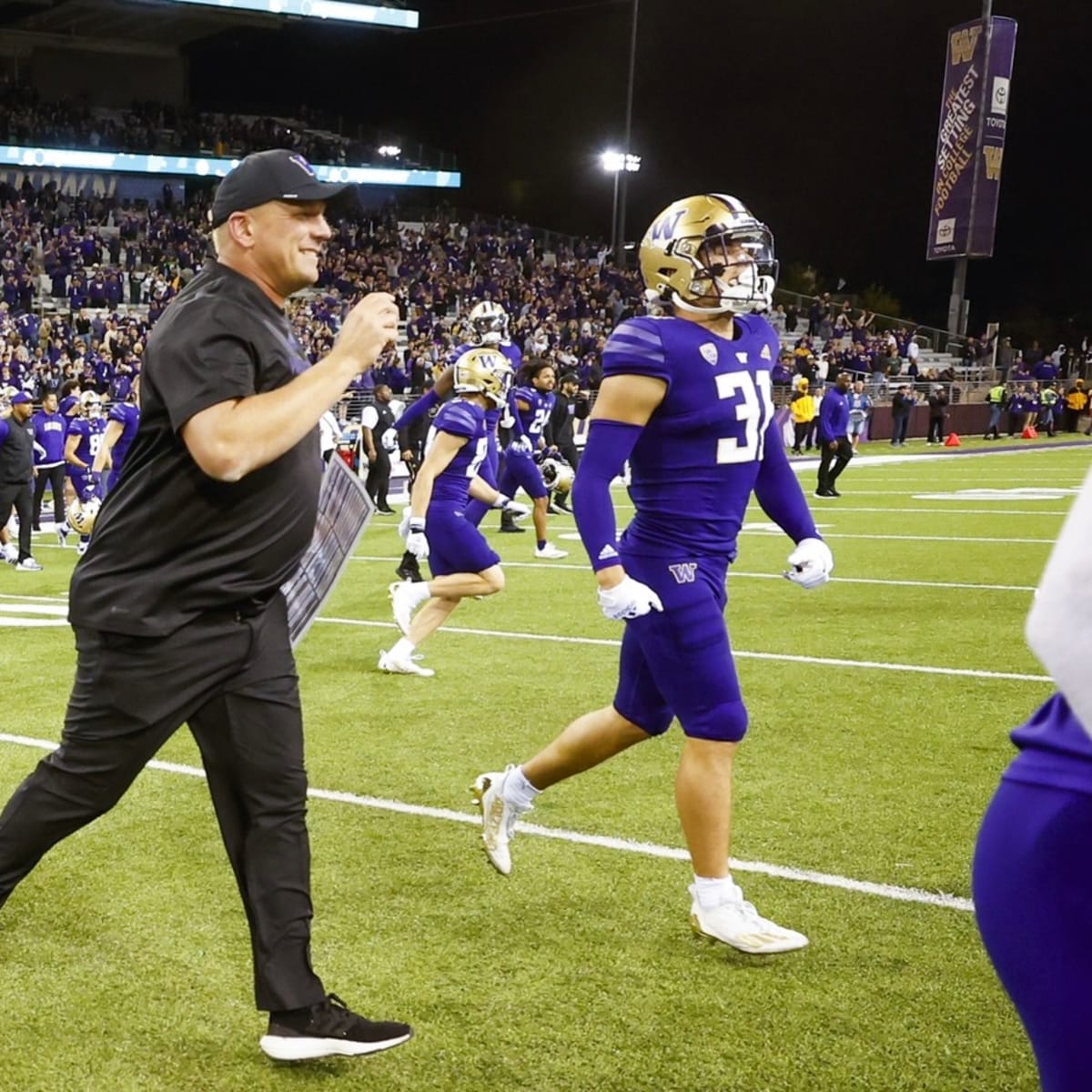 Huskies Dress for Success with New Uniforms - Sports Illustrated Washington  Huskies News, Analysis and More