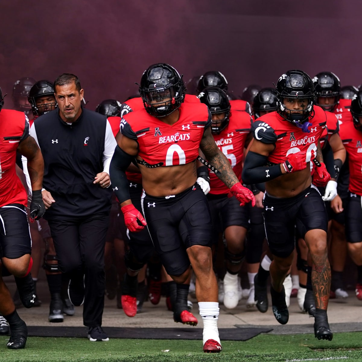 Watch: Desmond Ridder, Ahmad 'Sauce' Gardner Pump Up Nippert Crowd Before  ECU Game - All Bearcats