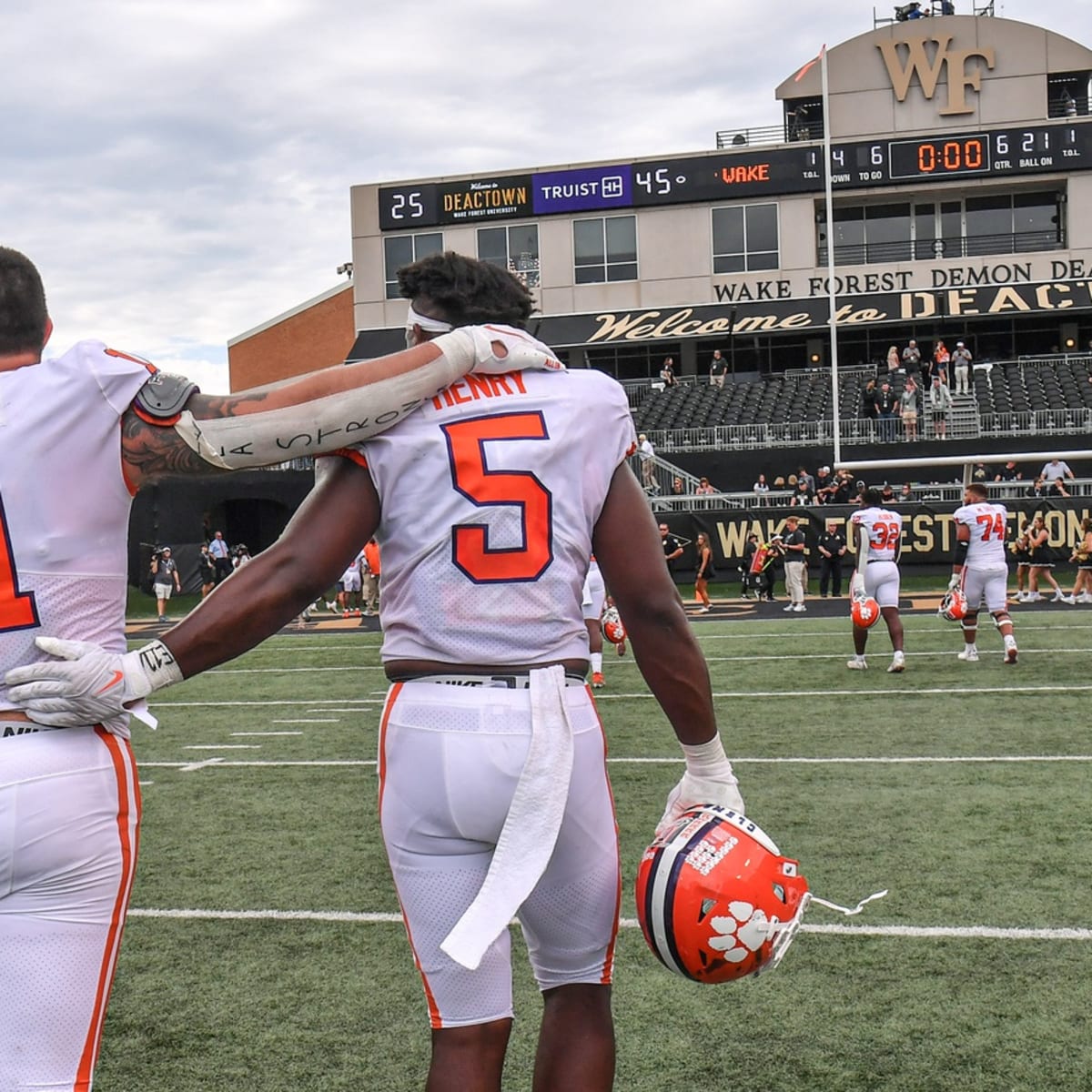 A Clemson football player's 'random, cool' interaction with MLB