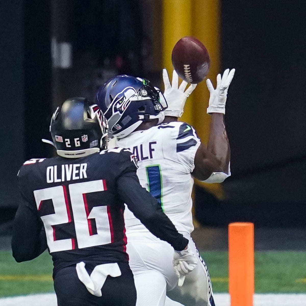 Drone delays Seahawks-Falcons game in 4th quarter