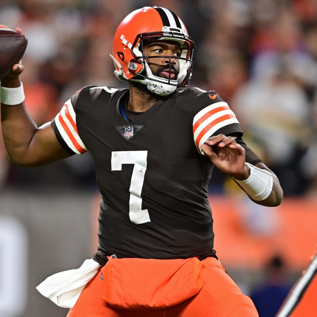 Jacoby Brissett of the Cleveland Browns plays against the Los