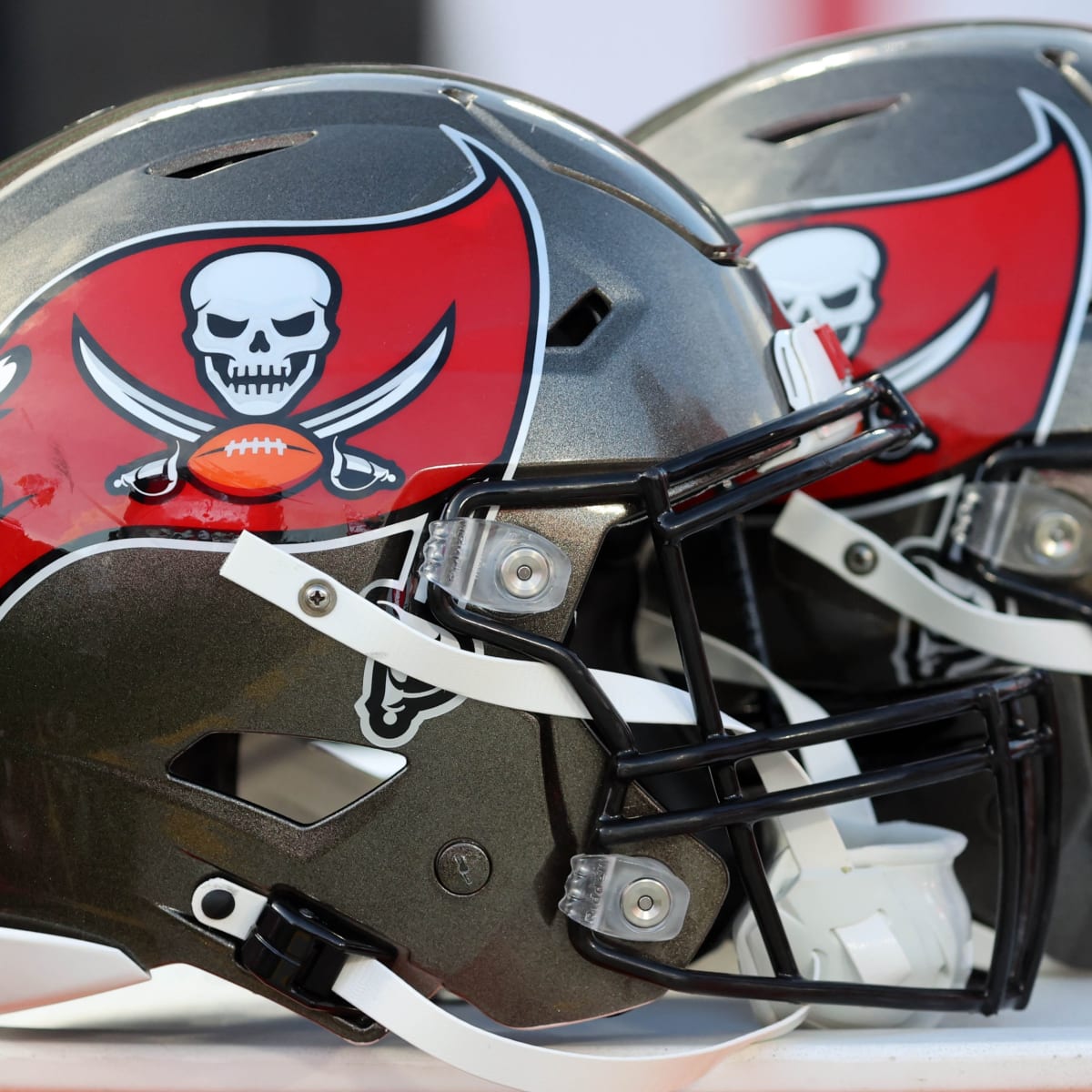 Boy tackled by security after running on field at Buccaneers game
