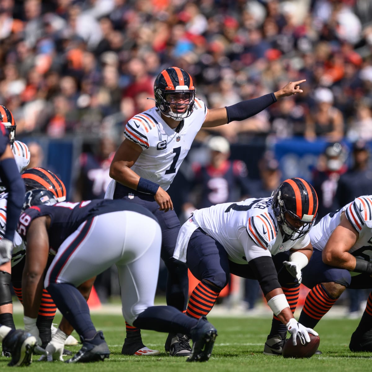 The Chicago Bears are putting the ball in Justin Fields' hands, and he's  breaking out, NFL News, Rankings and Statistics