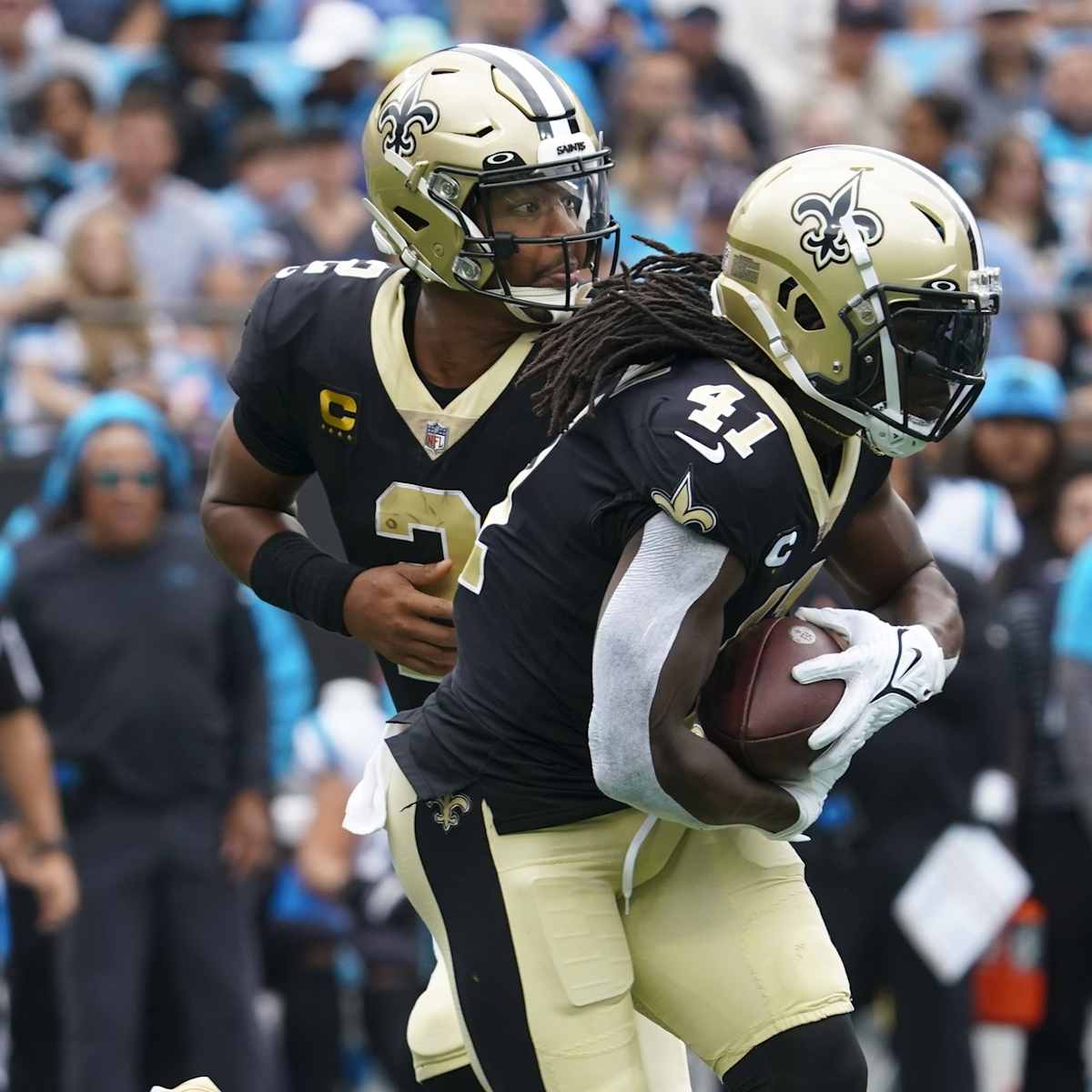 CHARLOTTE, NC - SEPTEMBER 25: Alvin Kamara (41) of the New Orleans