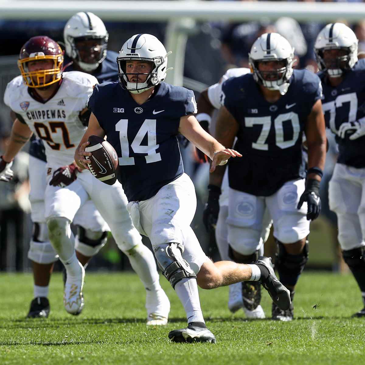 Sean Clifford will return to Penn State Football in 2022