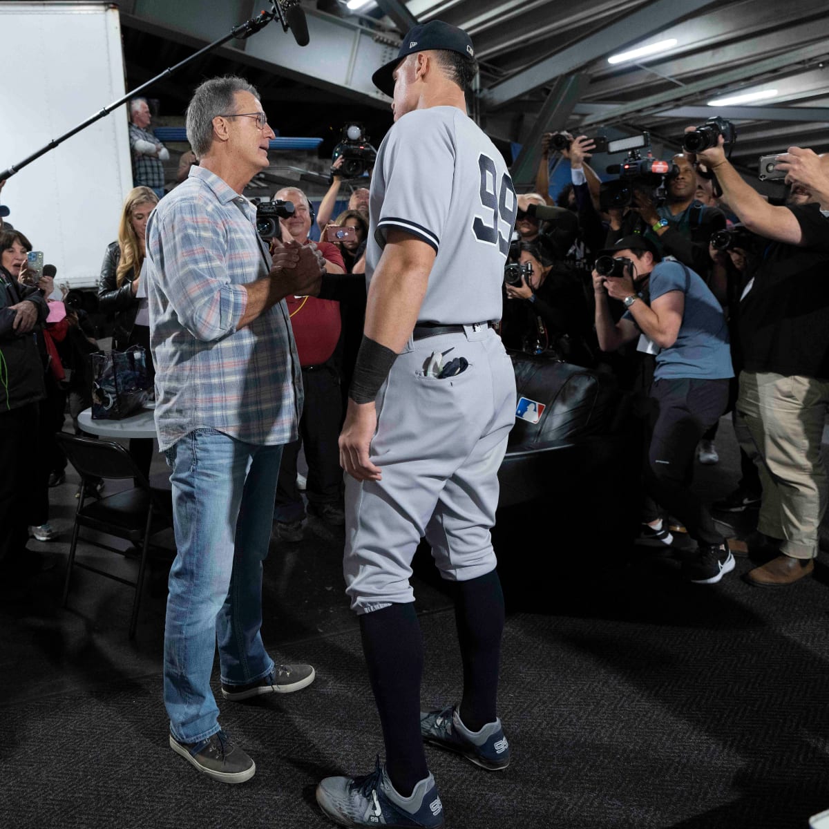 Roger Maris Jr. and Aaron Judge meet – 61 Outfitters