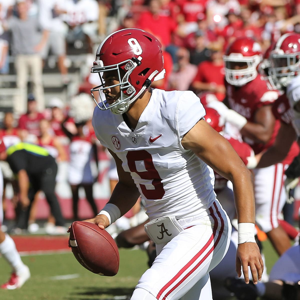 Alabama QB Bryce Young exits with AC joint shoulder injury