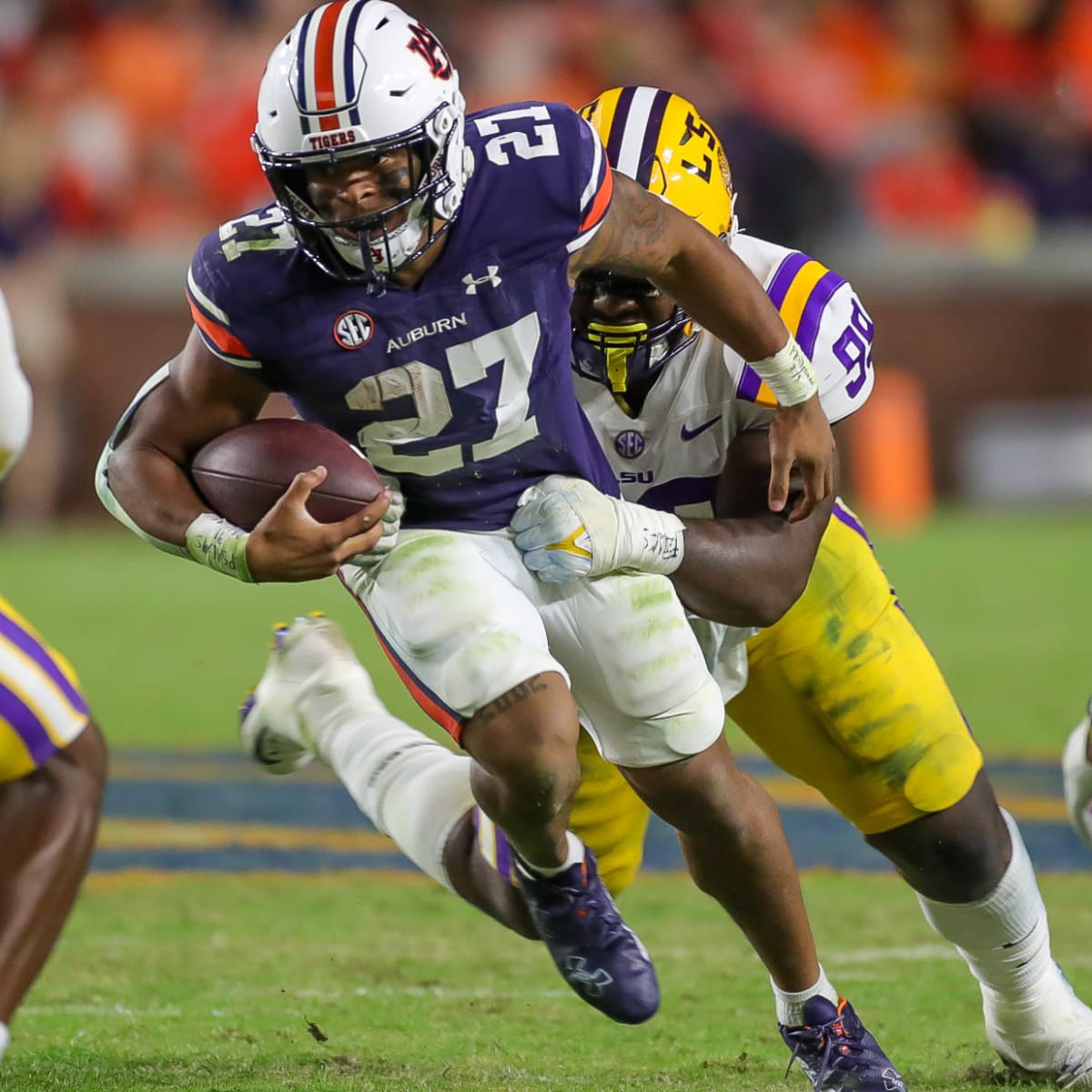 Football Hosts No. 10 Auburn in Annual 'Gold Game' – LSU